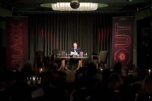 Der österreichische Autor Marc Elsberg liest aus seinem Roman BLACKOUT - Morgen ist es zu spät im Grünen Salon der Volksbühne am Rosa-Luxemburg-Platz in Berlin, Feuilleton, Kultur, Literatur, Lesung, Personen, Europa, Deutschland, Berlin,