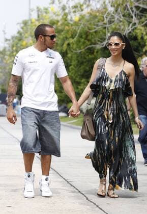 Motorsports: FIA Formula One World Championship 2013, Grand Prix of Malaysia Motorsports: FIA Formula One World Championship 2013, Grand Prix of Malaysia, Nicole Scherzinger, 10 Lewis Hamilton (GBR, Mercedes AMG Petronas F1 Team), HOCHxZWEI