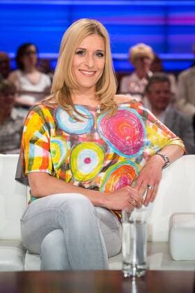 MDR - Riverboat. Sängerin Stefanie Hertel anläßlich der MDR - Talkshow Riverboat am 09.05.2014 im Studio 3 der Mediacity Leipzig.