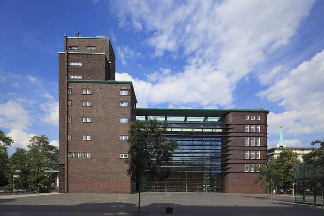Backstein-Expressionismus und Bauhaus-Stil, Hans-Sachs-Haus in Gelsenkirchen, Ruhrgebiet, Nordrhein-Westfalen D-Gelsenkirchen, Ruhrgebiet, Nordrhein-Westfalen, NRW, Hans-Sachs-Haus von Alfred Fischer, Alfred-Fischer-Platz, Rathaus, Stadtverwaltung, Expressionismus, Backsteinexpressionismus, D-Gelsenkirchen, Ruhr area, North Rhine-Westphalia, NRW, Hans Sachs House by Alfred Fischer, Alfred Fischer Square, city hall, city administration, municipality, brick expressionism