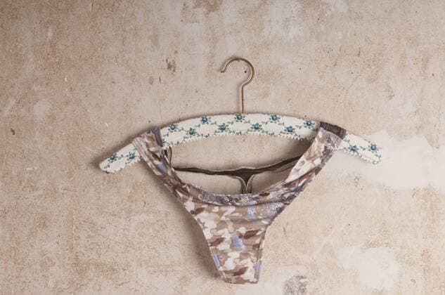 Slip on clothes hanger AWDF00476