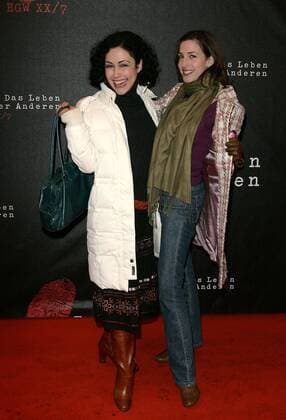 DAS LEBEN DER ANDEREN Premiere - Ankunft - Berlin Anastasia Zampounidis und Ulrike Frank bei der Ankunft der Premiere DAS LEBEN DER ANDEREN im Cinemaxx am 15.03.2006 in Berlin.