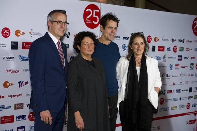 von links: Andreas WOLTER, Buergermeister Koeln, Martina RICHTER, Direktorin der Cologne Conference, Tom TYKWER, Deutschland, Regisseur, Petra MUELLER, Müller, Geschaeftsfuehrerin der Filmstifung NRW, Roter Teppich, Red Carpet Show, Preisverleihung der Cologne Conference in Koeln, 01.10.2015.