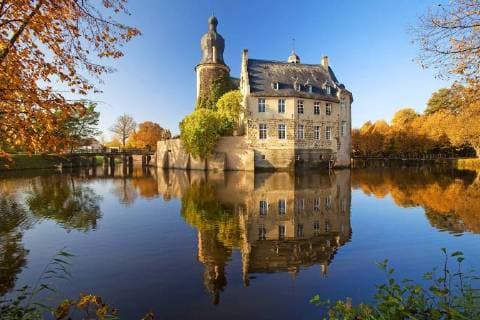 Burg Gemen im Herbst, Wasserburg, Deutschland, Nordrhein-Westfalen, Muensterland, Borken castle Gemen in autumn, water castle, Germany, North Rhine-Westphalia, Muensterland, Borken BLWS412502 Copyright: xblickwinkel S.xZiesex