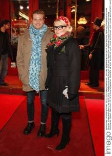 Enie van de Meiklokjes mit Freund Sören Haxholm. Empfang Die Fabelhafte Varietè Show im Wintergarten Berlin am 05.02.2010. Fabelhafte Varietè Show