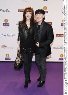 Klaus Meine mit Ehefrau Gabi - Verleihuing des ECHO 2012 in der Hallen der Messe Berlin am 22.03.2012. Echo 2012