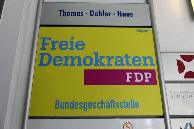 21.04.2016, Mitte, Reinhardtstrasse, Berlin, Schild der FDP, FDP, Partei, Frei Demokraten, Thomas-Dehler-Haus, Bundesgeschäftsstelle, Schild