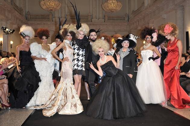 Harald Gloeoeckler Modenshow, die zertanzten Schuhe Harald Gloeoeckler inmitten und seiner VIP Models, Guilia Siegel, Barbara Claudia Engel, Kim Sanders, Dynelle Rhodes, Kristina Bach, Elna Magret Prinzessin zu Bentheim und Steinfurt, Cathy Lugner, Dagmar Frederic, Sarah Knappik Harald Gloeoeckler inziniert seine neuen Modenshow zur Fashion Week , die zertanzten Schuhe mit Promis im Hotel de Rome in Berlin 27.06.2016