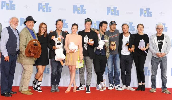 Deutschlandpremiere PETS Dieter Hallervorden, Dietmar Baer, Stefanie Heinzmann, Jan Josef Liefers, Jella Haase, LeFloid, buergerlich Florian Mundt, Fahri Yadrim, Mario Barth, Frederick Lau, Martina Hill, Ralf Richter, v.l.n.r. Ankunft Deutschlandpremiere des Aimationsfilmes PETS im Cinestar Sony Center in Berlin am 20.07.2016