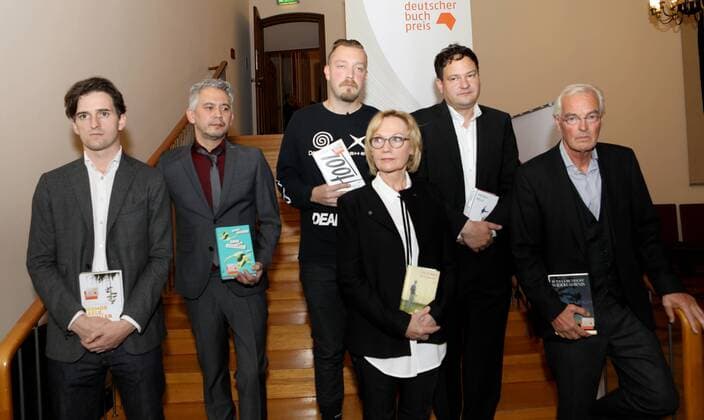 Deutscher Buchpreis: Verleihung in Frankfurt Deutschland, Frankfurt am Main, Römer, 17.10.2016, Deutscher Buchpreis 2016 Bild: Nominiert zum deutschen Buchpreis 2016 v. lk. Reinhard Kaiser-Mühlecker, Buch: Fremde Seele, dunkler Wald, Verlag: S. Fischer, August 2016, Andre Kubiczek, Buch: Skizze eines Sommers, Verlag: Rowohlt Berlin, Mai 2016, Philipp Winkler, Buch: Hool, Verlag: Aufbau, September 2016, Eva Schmidt, Buch: Ein langes Jahr, Verlag: Jung und Jung, Februar 2016, Thomas Melle, Buch: Die Welt im Rücken, Verlag: Rowohlt Berlin, August 2016, Bodo Kirchhoff, Buch: Widerfahrnis, Verlag: Frankfurter Verlagsanstalt, September 2016 Copyright: HMBxMedia xHeikoxBecker