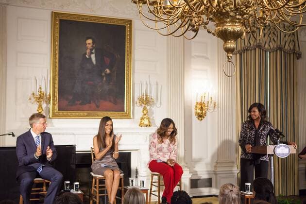 October 21, 2016 - Washington, DC, United States - In the State Dining Room of the White House, in Washington, D.C., USA, on 21 October 2016, First Lady Michelle Obama speaks to students during a Grammy Museum musical workshop with panelists, (l-r) Grammy Museum Executive Director Bob Santelli, music artist Michelle Williams, and singer Yolanda Adams. Washington United States - ZUMAn230 20161021_zaa_n230_263