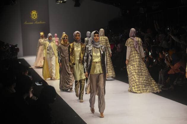 October 28, 2016 - Jakarta, Jakarta, Indonesia - A model walks on the runway to present Indonesian Muslim designer, Anniesa Hasibuan during the Jakarta Fashion Week in Jakarta, Indonesia, on October 28, 2016. Anniesa Hasibuan, 30, has made history by presenting the first ever collection at New York Fashion Week (NYFW) last month to feature hijabs in every look. She also the first Indonesian to have a show at an official NYFW venue. Her collection, called D Jakarta, featured headscarves in gold, silver and pink, metallic silver and gold long skirts, beaded shiny jackets and silky pants. Jakarta Indonesia - ZUMAn230 20161028_zaa_n230_311