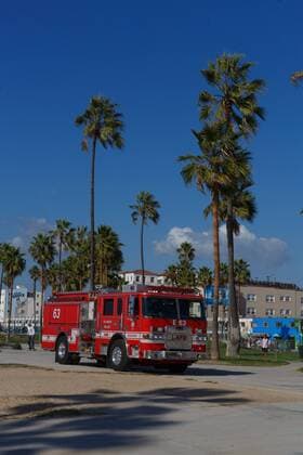 USA, United States of America, California, Los Angeles, 01.11.2016: Los Angeles City Fire Department, Löschzug, Löschfahrzeug am Strand von Venice Beach