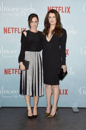 Alexis Bledel und Lauren Graham beim Fan Event zur Netflix Miniserie Gilmore Girls: Ein neues Jahr Gilmore Girls: A Year in the Life im Admiralspalast. Berlin, 10.11.2016 Foto:xF.xKernx xFuturexImage