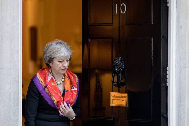 November 28, 2016 - London, London, UK - London, UK. British Prime Minister Theresa May leaves 10 Downing Street. London UK - ZUMAl94_ 20161128_zaf_l94_024