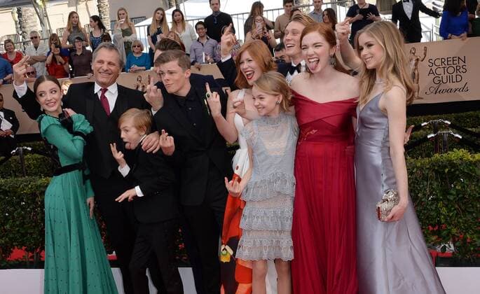 (L-R) Actors Samantha Isler, Viggo Mortensen, Matt Ross (back), Shree Crooks (front), Nicholas Hamilton (back), Charlie Shotwell (front), Trin Miller, George MacKay, Annalise Basso, and Erin Moriarty arrive for the the 23rd annual SAG Awards held at the Shrine Auditorium in Los Angeles on January 29, 2017. The Screen Actors Guild Awards will be broadcast live on TNT and TBS. LAP20170129494 JIMxRUYMEN