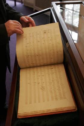 Oct. 13, 2005 - U.S. - KRT STAND ALONE WORLD NEWS PHOTO SLUGGED: BEETHOVEN KRT PHOTOGRAPH BY MICHAEL S. WIRTZ PHILADELPHIA INQUIRER (October 13) ST. DAVIDS, PA -- Dr. Stephen Roe, Head of Sotheby s Manuscript department, turns a page of Ludwig van Beethoven s Grosse Fuge in B flat major in his version for piano four-hands, OP. 134 at Palmer Theological Seminary of Eastern University in St. Davids, Pennsylvania, on October 13, 2005. The manuscript is valued at about $2 million, and will be autioned by Sotheby s on December 1, 2005. (cdm) 2005 - ZUMAm67_ 20051013_baf_m67_024 Copyright: xMichaelxS.xWirtzx