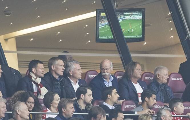 Dieter Zetsche Vorstandsvorsitzender, Daimler AG Jan SCHINDELMEISER, VFB Manager, sportlicher Leiter, Sami KHEDIRA, JUVE 6 Rani KHEDIRA, RB Leipzig 6 VFB STUTTGART - UNION BERLIN 3-1 Fussball 1.Bundesliga Herren, Stuttgart am 24.04.2017, Saison 2016 2017, 30.Spieltag,