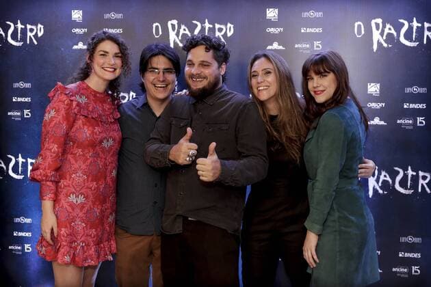 RIO DE JANEIRO, RJ - 10.05.2017: PRÉ ESTREIA DO FILME O RASTRO - Writer, Producer André Pereira, Director JC Feyer, Screenwriter and Alice Wegmann, during the red carpet of the premiere of the film - O Rastro, national thriller starring Rafael Cardoso, Leandra Leal and directed by debutant director JC Feyer, at the Kinoplex of Shopping Rio South, in Rio de Janeiro, RJ. x1318229x AndréxHorta