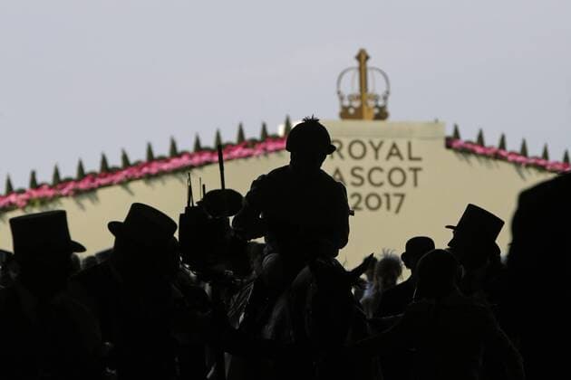 21.06.2017, Royal Ascot, Windsor, GBR, GROSSBRITANNIEN - Symbolic picture, Royal Ascot 2017. Ascot racecourse. (Pferd, Jockey, Zuschauer, Besucher, Publikum, Silhouette, Schattenriss, Umriss, Royal Ascot 2017, Symbol, Symbolfoto, symbolisch, Symbolik, Schriftzug, Galopp, Galopprennsport, Pferderennsport, Feature) 170621D529ROYALASCOT.JPG GALOPP