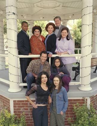 Studio Publicity Still from Gilmore Girls Lauren Graham, Alexis Bledel, Scott Patterson, Keiko Agena, Yanic Truesdale, Liz Torres, Kelly Bishop, Edward Herrmann, Melissa McCarthy circa 2001 photo credit: Jeffrey Thurnher Los Angeles CA Copyright: xAPCx 308471590