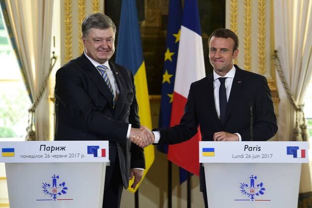 Bilder des Tages Emmanuel Macron - president de la Republique Petro Porochenko - president de l Ukraine NEWS : Rencontre Macron Porochenko - Paris - 26 06 2017 JBAutissier Panoramic