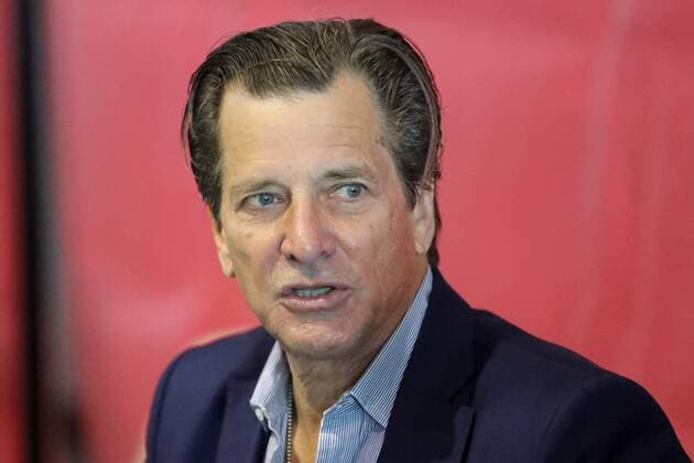 Der Schauspieler Dirk Benedict (Kampfstern Galactica, Das A-Team, u.a.) schreibt Autogramme, Porträt, Portrait, Event, Messe, Comic Con Germany 2017 in Stuttgart, xozx