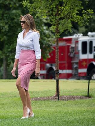 June 30, 2017 - Washington, DC, United States - First Lady Melania Trump walks across the South Lawn of the White House to board Marine One, on Friday, June 30, 2017. The First Family was headed to Trump National Golf Club, in Bedminster, NJ, for the Fourth of July weekend. Washington United States - ZUMAn230 20170630_zaa_n230_673 Copyright: xCherissxMayx