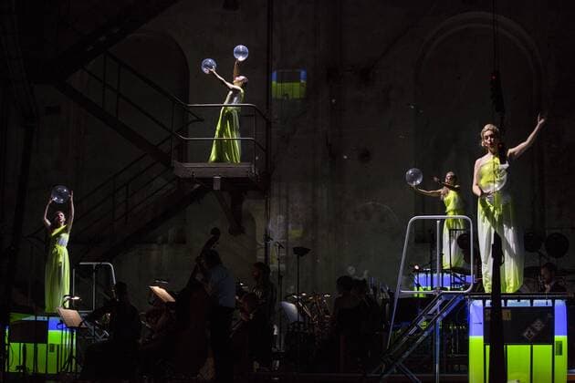SPERRFRIST EMBARGO, Kein Licht, Ruhrtriennale, Duisburg, Germany SPERRFRIST EMBARGO bis to 8:00pm, 25 August 2017 Duisburg, Germany. 22 August 2017. L-R: Christina Daletska, Lionel Peintre, Sarah Sun, Olivia Vermeulen. Dress rehearsal of the Ruhrtriennale world premiere Kein Licht, a Thinkspiel by Philippe Manoury and Nicolas Stemann. Adapted from the stage play Kein Licht. by Elfriede Jelinek. Performances run at the Gebläsehalle at Landschaftspark Nord in Duisburg from 25 August to 3 September 2017. Actors: Caroline Peter and Niels Bormann, Opera singers: Christina Daletska, Lionel Peintre, Sarah Sun and Olivia Vermeulen. Only for editorial use in connection with Ruhrtriennale reporting