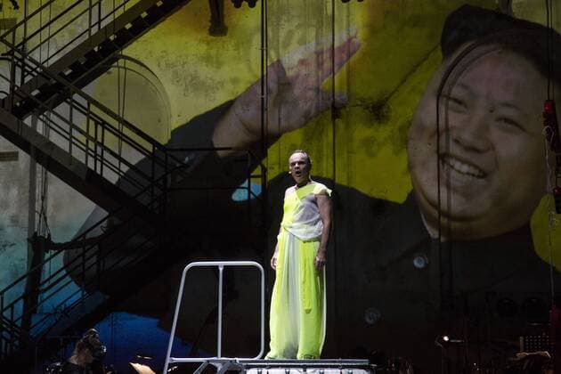 SPERRFRIST EMBARGO, Kein Licht, Ruhrtriennale, Duisburg, Germany SPERRFRIST EMBARGO bis to 8:00pm, 25 August 2017 Duisburg, Germany. 22 August 2017. Pictured: Lionel Peintre. Dress rehearsal of the Ruhrtriennale world premiere Kein Licht, a Thinkspiel by Philippe Manoury and Nicolas Stemann. Adapted from the stage play Kein Licht. by Elfriede Jelinek. Performances run at the Gebläsehalle at Landschaftspark Nord in Duisburg from 25 August to 3 September 2017. Actors: Caroline Peter and Niels Bormann, Opera singers: Christina Daletska, Lionel Peintre, Sarah Sun and Olivia Vermeulen. Only for editorial use in connection with Ruhrtriennale reporting