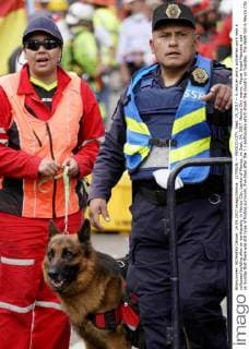(170925) -- MEXICO CITY, Sept. 25, 2017 -- A rescuer and a policeman work near a collapsed building after an earthquake, in Mexico City, capital of Mexico, on Sept. 24, 2017. Mexico City mayor, Miguel Angel Mancera, said on Sunday that there was still hope of finding survivors, five days after the 7.1 earthquake which shook the country on Tuesday. The death toll in Mexico City has reached 181 people, out of 319 dead nationwide. Carolina Endara) (da) (rtg) MEXICO-MEXICO CITY-ENVIRONMENT-EARTHQUAKE carolinaxendaraxarms