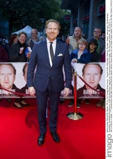 Daniel HOPE, RSA GBR, Violinist, Musiker, Geiger, ganze Figur, Ganzkoerper, Freisteller, Einzelbild, Einzelmotiv, trifft auf dem Roten Teppich ein, Filmpremiere Daniel Hope - Der Klang des Lebens , 08.10.2017, in der Lichtburg in Essen,