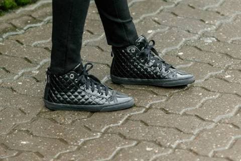 Tallinn, Estonia, 08.12.2017 Shoes, boots, legs, walking, streets. Tallinn Harjumaa Estonia Copyright: xKonstantinxSednevx