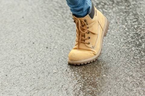 Tallinn, Estonia, 08.12.2017 Shoes, boots, legs, walking, streets. Tallinn Harjumaa Estonia Copyright: xKonstantinxSednevx