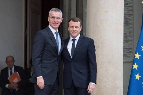 Bilder des Tages Emmanuel Macron ( president de la Republique ) - Jens Stoltenberg ( Secretaire general de l OTAN ) NEWS : Jens Stoltenberg Secretaire general de l OTAN au Palais de l Elysee - Paris - 19 12 2017 FedericoPestellini Panoramic
