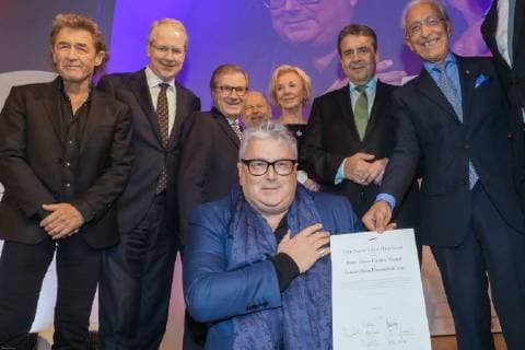 Hannover, 19.12.2017, HCC, Verleihung Leibniz Ring an Hans Georg Näder, Chef des Medizintechnik- und Prothesenherstellers Otto Bock aus Duderstadt (Kreis Göttingen), von links: Stefan Schostok, Jan Hofer, Jürgen Köster, Liz Mohn, Hans Georg Näder, Sigmar Gabriel, Prof. Dr. Madjid Samii,