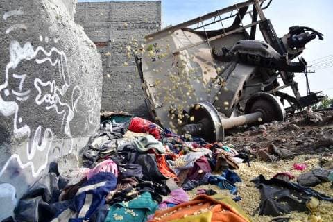 Zugunglück in Mexiko January 18, 2018 - EUM20180118NAC01.JPG.ECATEPEC, Mex. AccidentAccidente-Tren.- El descarrilamiento de un vagon de tren cargado con maiz, termino con la vida de cinco personas, entre ellos tres menores de edad, al impactarse contra un domicilio particular, ubicado en calle Manzanillo, Jardines de Casa Nueva, Ecatepec. Un menor de 2 anos, fue trasladado de emergencia hacia un hospital de la localidad de Ecatepec, 18 de enero de 2018. Foto: Agencia EL UNIVERSALHugo GarciaMAVC - ZUMAu78_ 20180118_zaf_u78_015 Copyright: xElxUniversalx