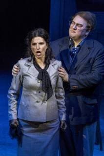 Don Giovanni am Staatstheater Cottbus DEU Brandenburg Cottbus: Â Am Samstag, 24. Februar 2018, hat im Großen Haus des Staatstheaters Cottbus Mozarts Oper Don Giovanni Premiere. Unter der musikalischen Leitung von Evan Alexis Christ und in der Regie von Martin Schüler ist Christian Henneberg in der Titelpartie zu erleben. Die Bühne entwirft Gundula Martin, die Kostüme Susanne Suhr. Die Oper, die bei der Prager Uraufführung am 29. Oktober 1787 Triumphe feierte, zählt heute zu den wichtigsten Werken des Repertoires. In Mozarts opulentem Theaterspiel Don Giovanni wird geliebt, verheimlicht, verkleidet, verwechselt, maskiert und demaskiert wie in einer Art Buffo-Oper, in der die Tragik hinter den Masken hindurchscheint. In der Rolle der Donna Anna - Sara Rossi Dalkloss, daneben Dirk Kleinke. (