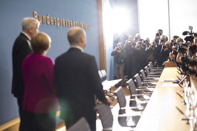 Deutschland, Berlin, Bundespressekonferenz, Thema Zum Koalitionsvertrag, Bundeskanzlerin Angela Merkel, CDU-Vorsitzende, Bayerischer Ministerpräsident Horst Seehofer, CSU-Vorsitzender, Erster Bürgermeister der Freien und Hansestadt Hamburg Olaf Scholz, Kommissar. Parteivorsitzender der SPD , 12.03.2018