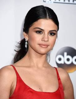 Selena Gomez arriving at the 44th Annual American Music Awards in Los Angeles, California - Nov 20, 2016 - American Music Awards 2016, Los Angeles California United States Microsoft Theater Copyright: xTammiexArroyox h_00360123