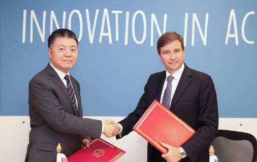 (180419) -- BEIRUT, April 19, 2018 -- Chinese Ambassador to Lebanon Wang Kejian (L) shakes hands with the World Food Program (WFP) Lebanon Country Director Dominik Heinrich after signing a document in Beirut, Lebanon, on April 19, 2018. Wang Kejian signed on Thursday a document with the World Food Program to mark China s completion of its food aid project for Syrian refugees in Lebanon. ) LEBANON-BEIRUT-CHINA-FOOD AID PROJECT-SYRIAN REFUGEES-COMPLETION LixLiangyong