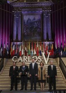 Spain s King Felipe VI (C) poses with the President of the EU Parliament, Italian Antonio Tajani (2L), the Ibero-American Secretary-General, Rebeca Grynspan (2R), Spanish Foreign Minister, Alfonso Dastis, and the regional President of Extremadura, Guillermo Fernandez Vara, during the handover ceremony of the XII Carlos V European Award to Tajani held at the Monastery of Yuste in Caceres, Spain, 09 May 2018. Antonio Tajani receives the Carlos V European Award !ACHTUNG: NUR REDAKTIONELLE NUTZUNG! Copyright: xBALLESTEROSx GRAF2512 20180509-636614696579927439