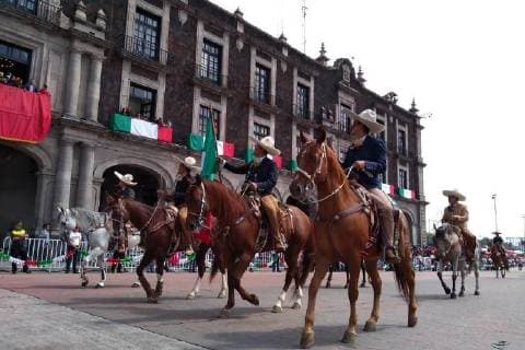 September 16, 2018 - EUM20180916NAC49.JPG .TOLUCA, Mex. CommemorationsCelebraciones-Independencia.- 16 de septiembre de 2018. Alfredo del Mazo, gobernador del Estado de Mexico, encabezo el desfile civico militar del 208 Aniversario de la Independencia, en donde participo la Sedena, Secretaria de Seguridad, estudiantes, cuerpos de emergencia, carros alegoricos, integrantes de pueblos originarios, la Fuerza Aerea Mexicana y los Relampagos . Foto: Agencia EL UNIVERSALEELG Copyright: xElxUniversalx