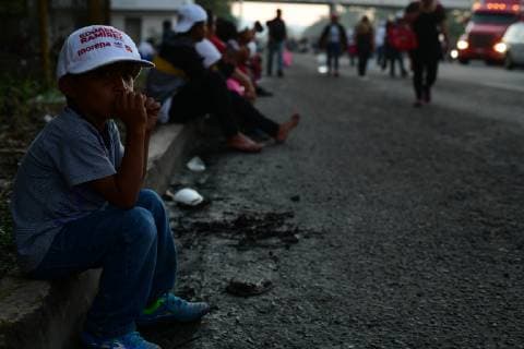 October 24, 2018 - Mapastepec, Chiapas, Mexico - Thousands of Central American migrants continued their journey toward the US border Thursday, reaching the coastal town of Mapastepec, in Chiapas, Mexico, An estimated 7,200 migrants from Honduras and other countries have pressed on, sleeping on roads, traveling on rafts, going without food and water and facing police and threats from President Trump, who called them a threat and vowed to send tropps to the border with Mexico. Mapastepec Mexico - ZUMAl113 20181024_zap_l113_022 Copyright: xMiguelxJuarezxLugox