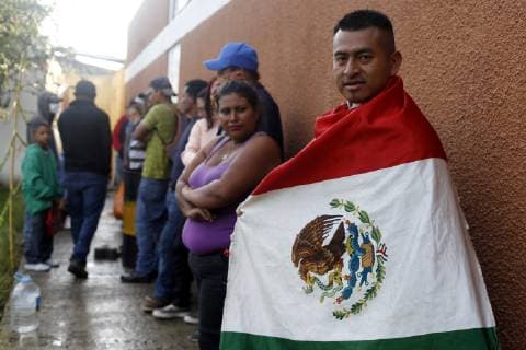 Members of the migrant caravan rest upon arrival in the city of Puebla, in the state of the same name, Mexico, 04 November 2018. About 150 Central Americans, members of the first migrant caravan that entered Mexico on October 19, arrived Saturday night in the central Mexican state of Puebla where tomorrow they will wait for around 4,500 people who stayed in different municipalities of the state of Veracruz. In a statement, the state government reported that Central Americans, Hondurans, Salvadorans and Guatemalans arrived in the municipality of Amozoc, in the central part of the state and about 25 kilometers from Puebla capital. Some 150 migrants arrive in the state of Puebla; the majority remains in Veracruz !ACHTUNG: NUR REDAKTIONELLE NUTZUNG! Copyright: xHildaxRiosx MEX03 20181104-636769529442679188