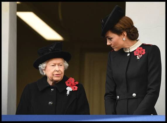 . 11 11 2018. London, United Kingdom. Remembrance Sunday and the Centenary of the Armistice. Queen Elizabeth II accompanied by members of the Royal family including Prince Charles, Prince of Wales and Camilla, The Duchess of Cornwall, Prince William, Duke of Cambridge and Catherine, The Duchess of Cambridge, Prince Harry, The Duke of Sussex and Meghan, The Duchess of Sussex , attend the Remembrance Sunday service at The Cenotaph in central London on the Centenary of the end of the First World War. xAndrewxParsonsx xi-Imagesx IIM-18831-0041