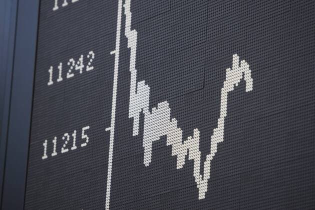 Blick in den Handelssaal der Deutschen Boerse in Frankfurt, Aktienhandel, Dax-Kurve, Kursentwicklung, Handelssaal der Frankfurter Wertpapierboerse, Broker, Anzeigentafel, Computerhandel, Aktienhaendler, Uebersicht, Aktienkurse, Dax, Allgemein, Feature, Randmotiv Pressekonferenz der Deutschen Boerse AG in Frankfurt am 14.02.2019.