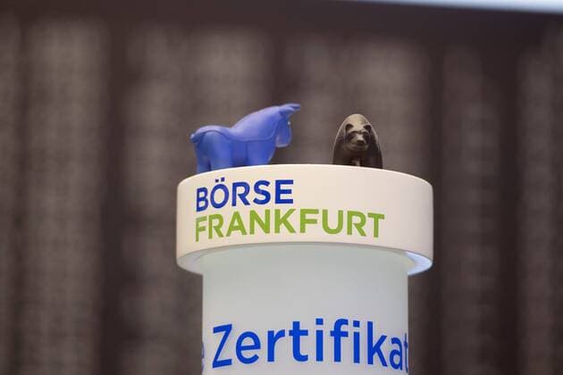 Blick in den Handelssaal der Deutschen Boerse in Frankfurt, Aktienhandel, Dax-Kurve, Kursentwicklung, Handelssaal der Frankfurter Wertpapierboerse, Broker, Anzeigentafel, Computerhandel, Aktienhaendler, Uebersicht, Aktienkurse, Dax, Allgemein, Feature, Randmotiv Pressekonferenz der Deutschen Boerse AG in Frankfurt am 14.02.2019.