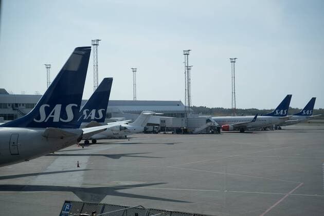 (190427) -- STOCKHOLM, April 27, 2019 (Xinhua) -- Airplanes of Scandinavian Airlines (SAS) wait at Arlanda Airport, Stockholm, Sweden, April 27, 2019. A total of 1,409 Scandinavian Airlines (SAS) pilots from Sweden, Norway and Denmark went on strike on Friday morning, causing 673 departures being canceled so far and over 70,000 passengers affected, Swedish News SVT reported. SAS warns that the continuing strike could affect a further 100,000 passengers over the weekend. (Xinhua Wei Xuechao) SWEDEN-STOCKHOLM-SAS-STRIKE