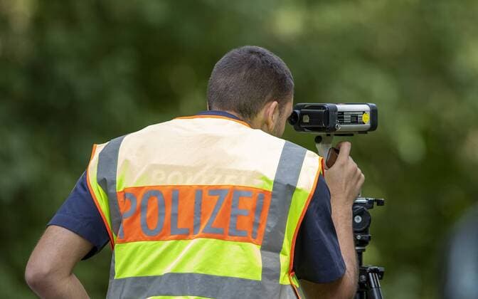 Rimpar, Bundesstraße, 18.07.2019, Geschwindigkeits- und Motorradkontrolle der Polizei Bild: Laser Messung, Geschwindigkeitsmessung Copyright: HMBxMedia xHeikoxBecker